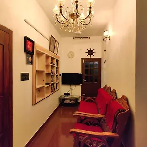Couette-café Calvin's, Kochi